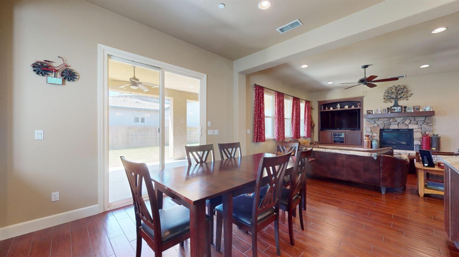 Detail Gallery Image 14 of 35 For 804 Freedom Point Way, Manteca,  CA 95336 - 3 Beds | 2/1 Baths