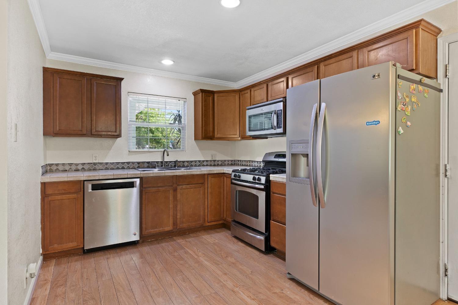 Detail Gallery Image 6 of 24 For 2009 Carver Rd, Modesto,  CA 95350 - 3 Beds | 2 Baths