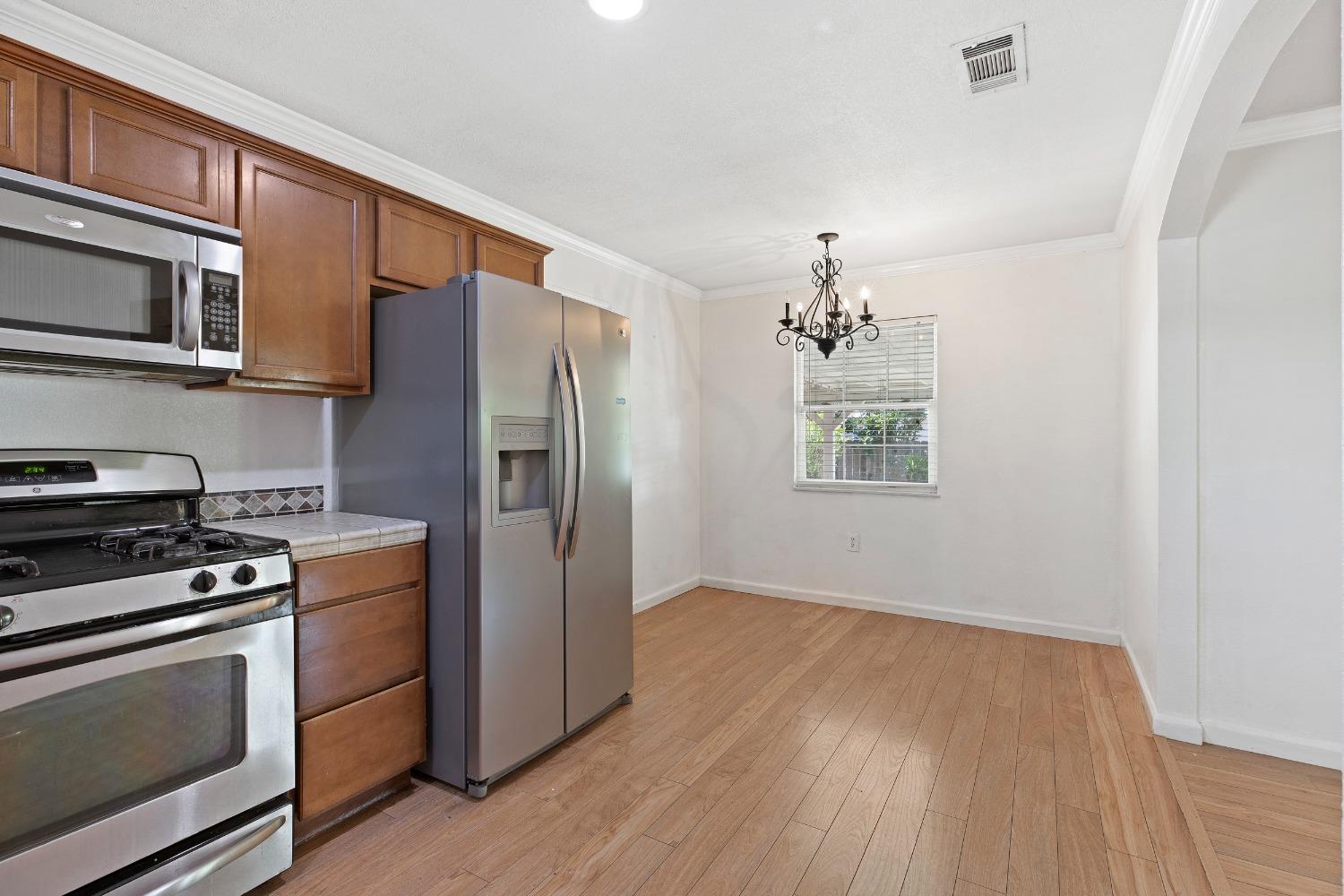 Detail Gallery Image 7 of 24 For 2009 Carver Rd, Modesto,  CA 95350 - 3 Beds | 2 Baths