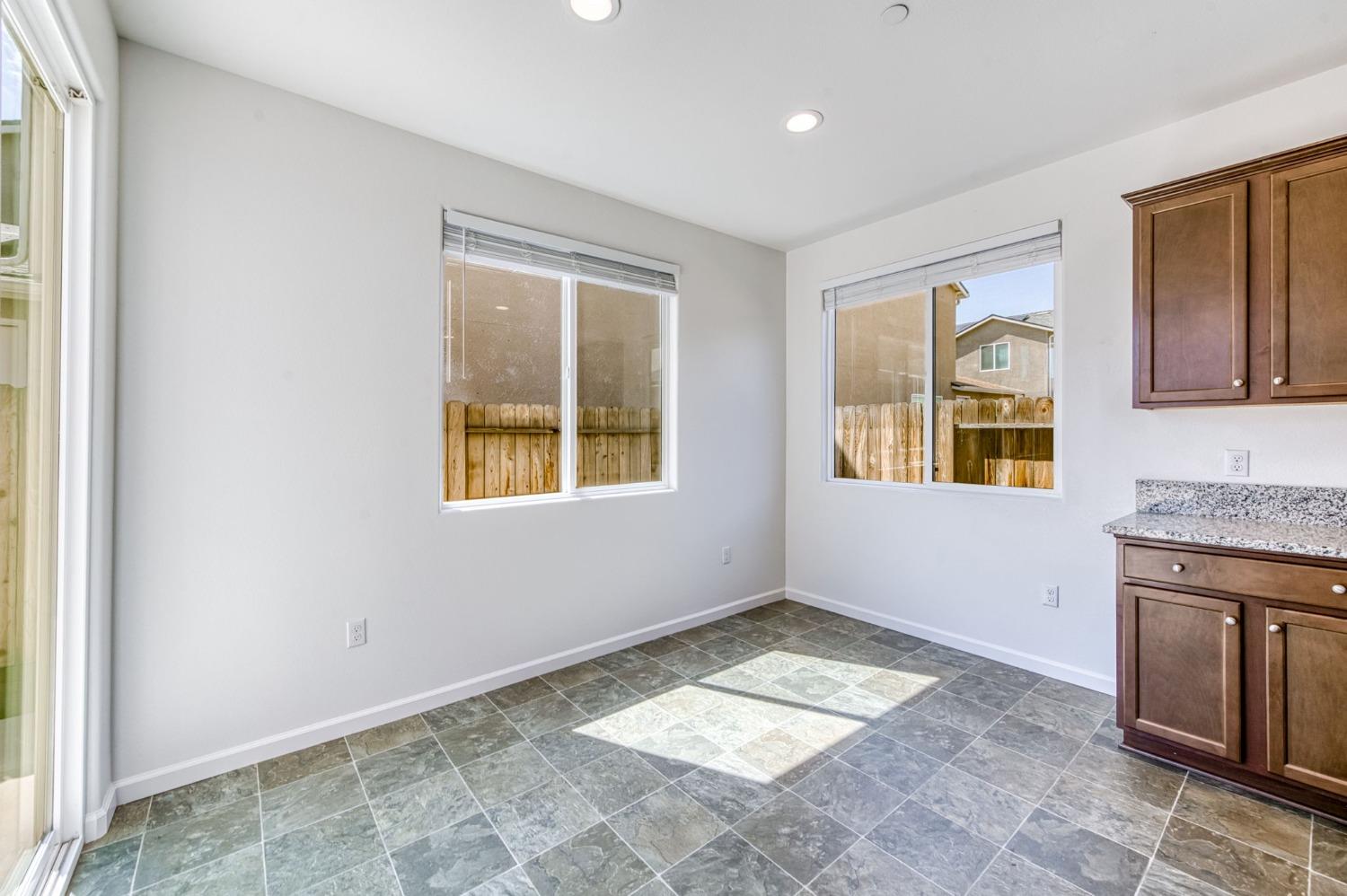 Detail Gallery Image 21 of 47 For 2785 N Schneider Ave, Fresno,  CA 93737 - 4 Beds | 3 Baths