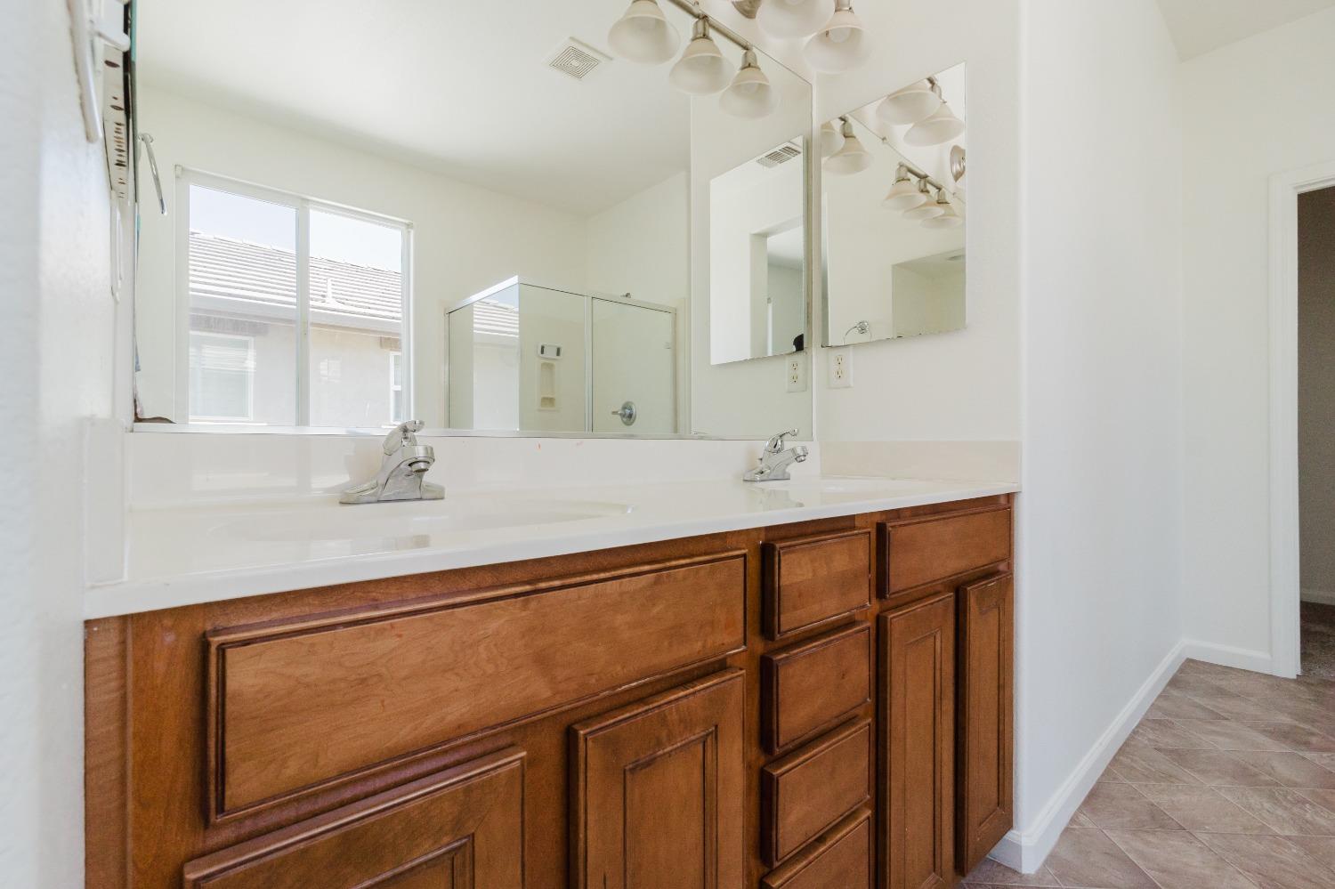 Detail Gallery Image 16 of 25 For 10931 Dutch Tulip Dr, Stockton,  CA 95209 - 4 Beds | 2/1 Baths