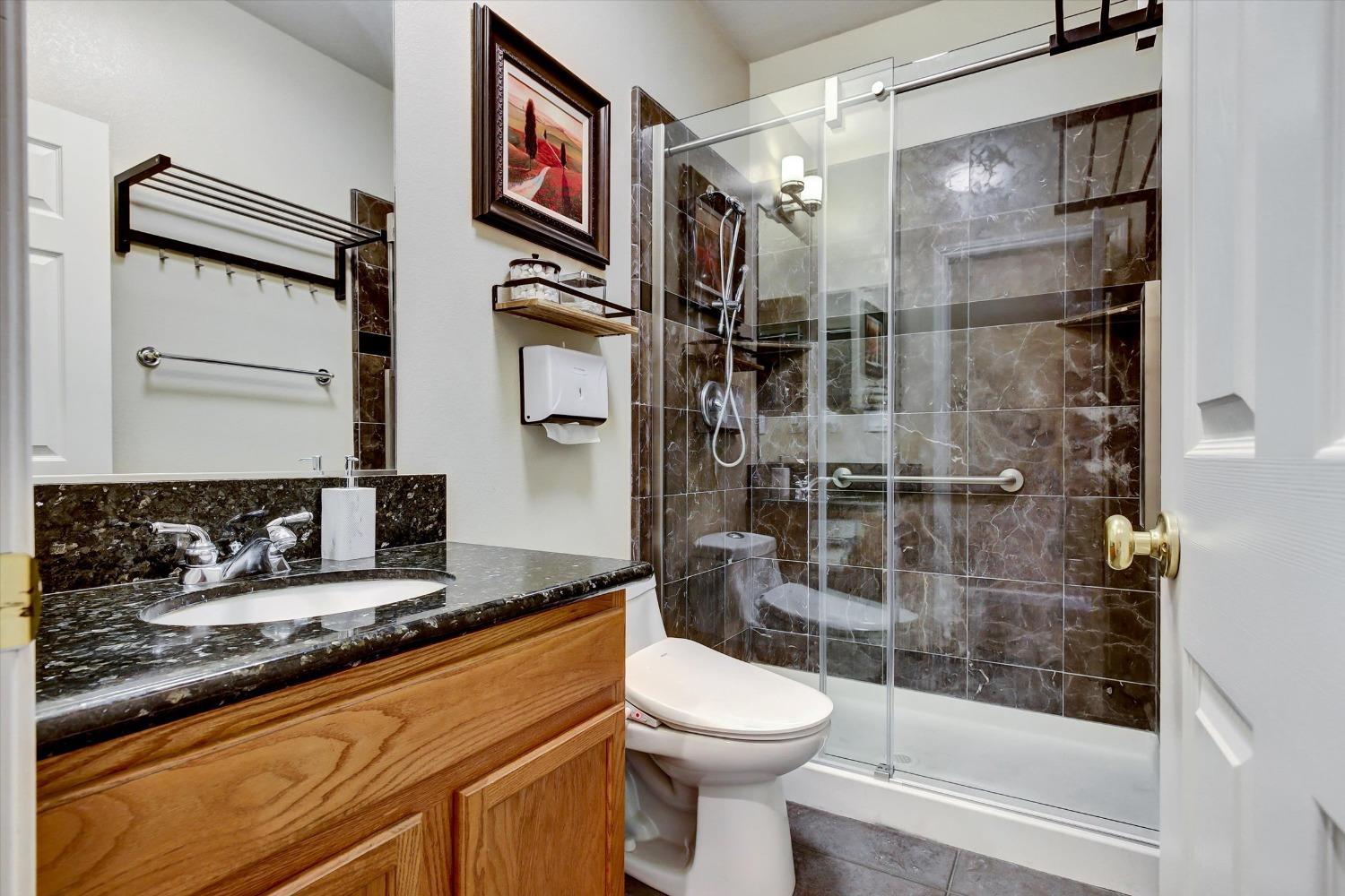 Detail Gallery Image 22 of 65 For 9500 Chicory Field Way, Elk Grove,  CA 95624 - 5 Beds | 4 Baths