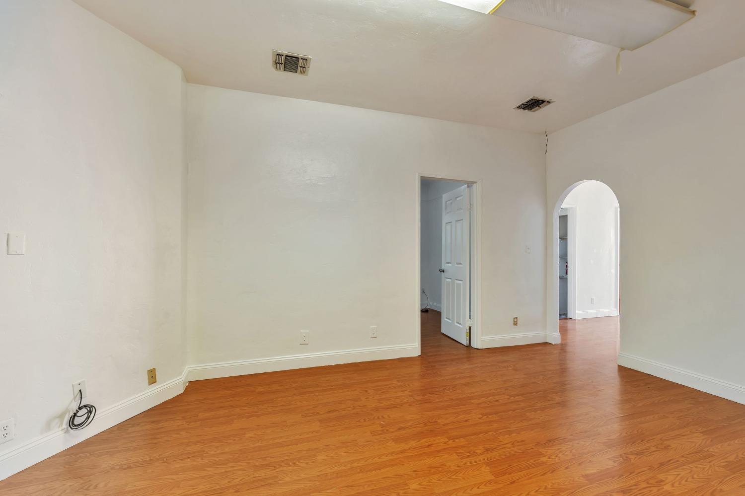 Detail Gallery Image 8 of 42 For 522 K St, Los Banos,  CA 93635 - 3 Beds | 1 Baths