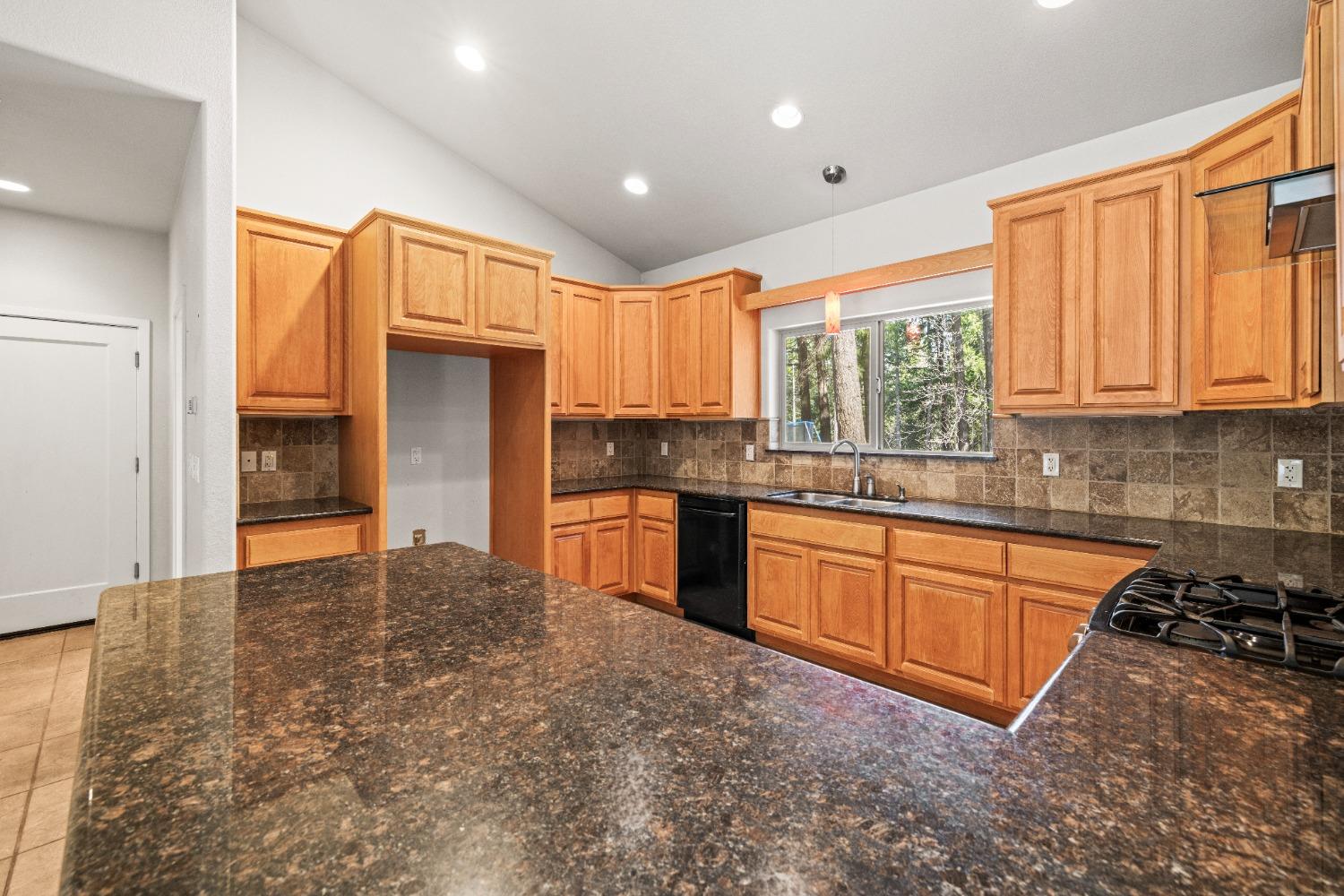 Detail Gallery Image 10 of 46 For 34460 Alta Bonnynook Rd, Alta,  CA 95701 - 2 Beds | 2 Baths