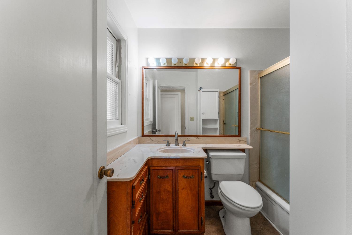 Detail Gallery Image 17 of 33 For 5936 11th Ave, Sacramento,  CA 95820 - 3 Beds | 1 Baths