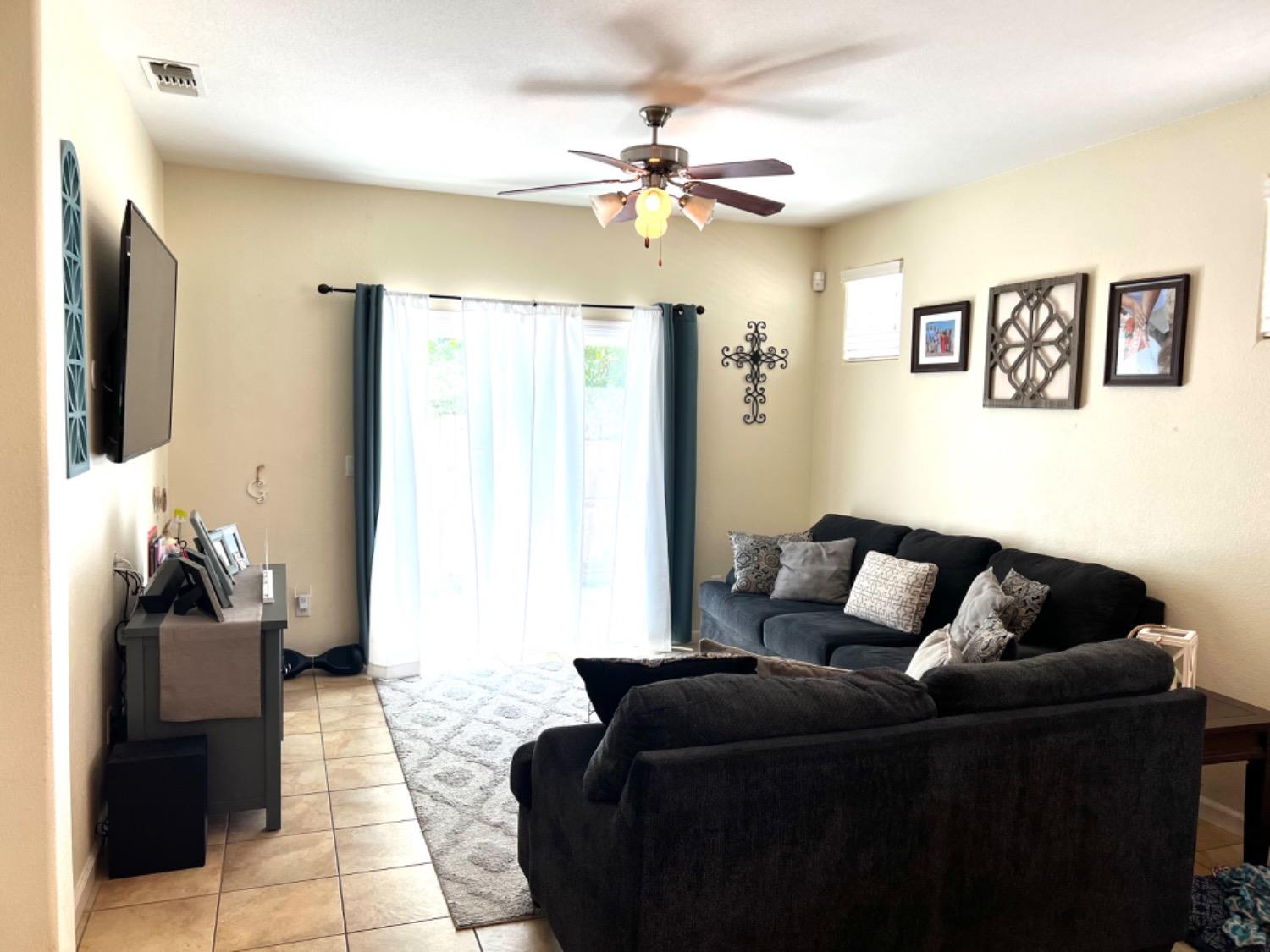 Detail Gallery Image 3 of 18 For 4223 Dardanelles St, Sacramento,  CA 95834 - 4 Beds | 2/1 Baths