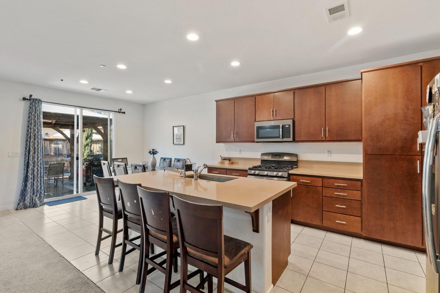 Detail Gallery Image 7 of 29 For 20744 Fairway Dr, Patterson,  CA 95363 - 5 Beds | 3/1 Baths
