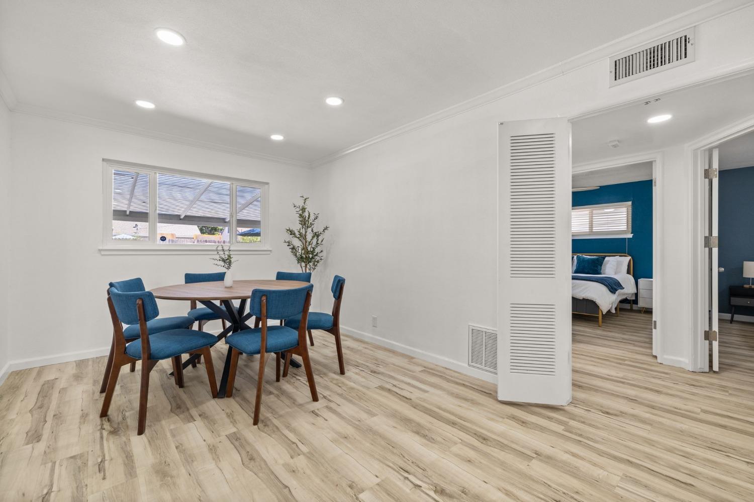 Detail Gallery Image 10 of 18 For 7409 East Pkwy, Sacramento,  CA 95823 - 4 Beds | 2 Baths