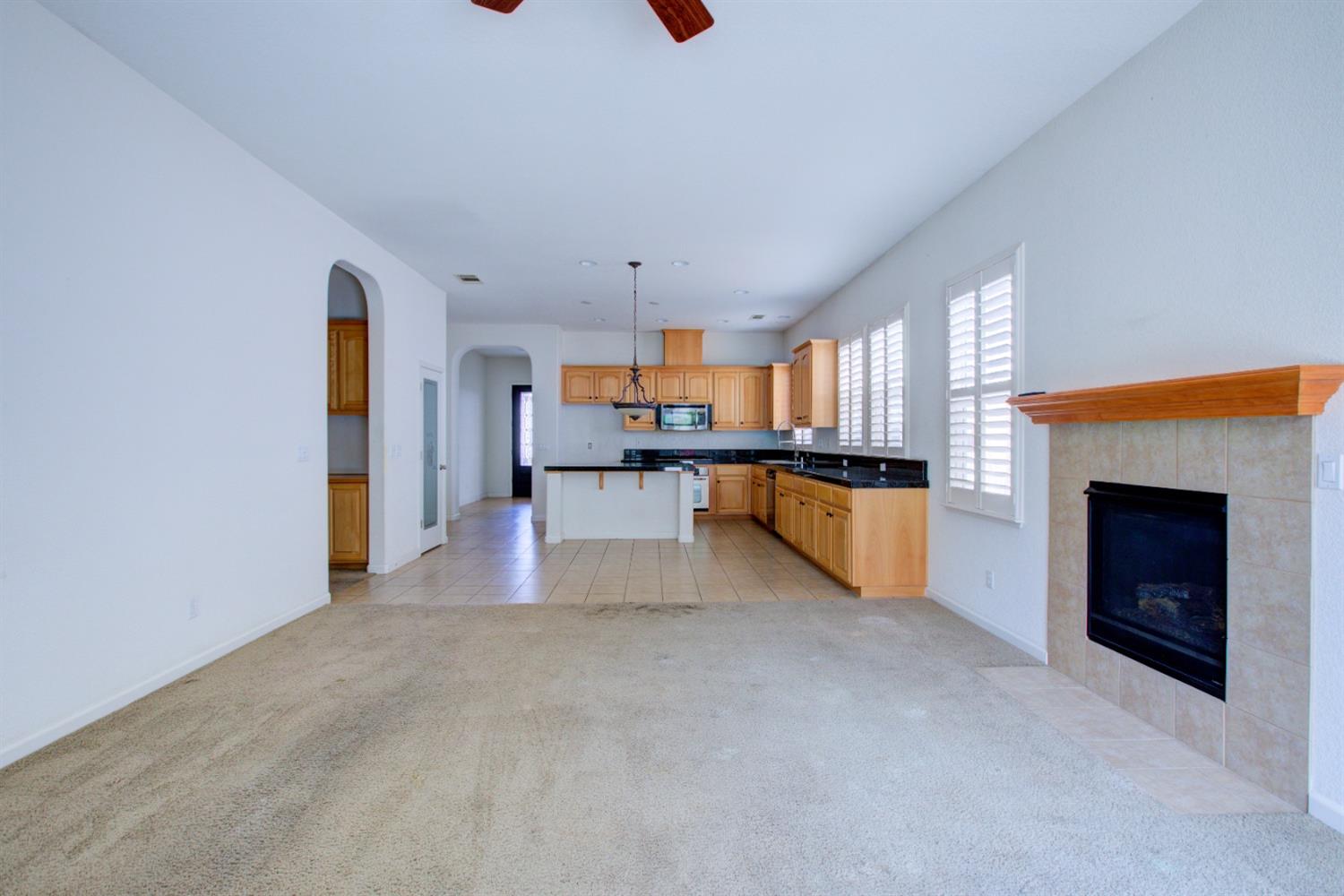 Detail Gallery Image 2 of 37 For 3804 Apple Blossom Ln, Turlock,  CA 95382 - 3 Beds | 2 Baths