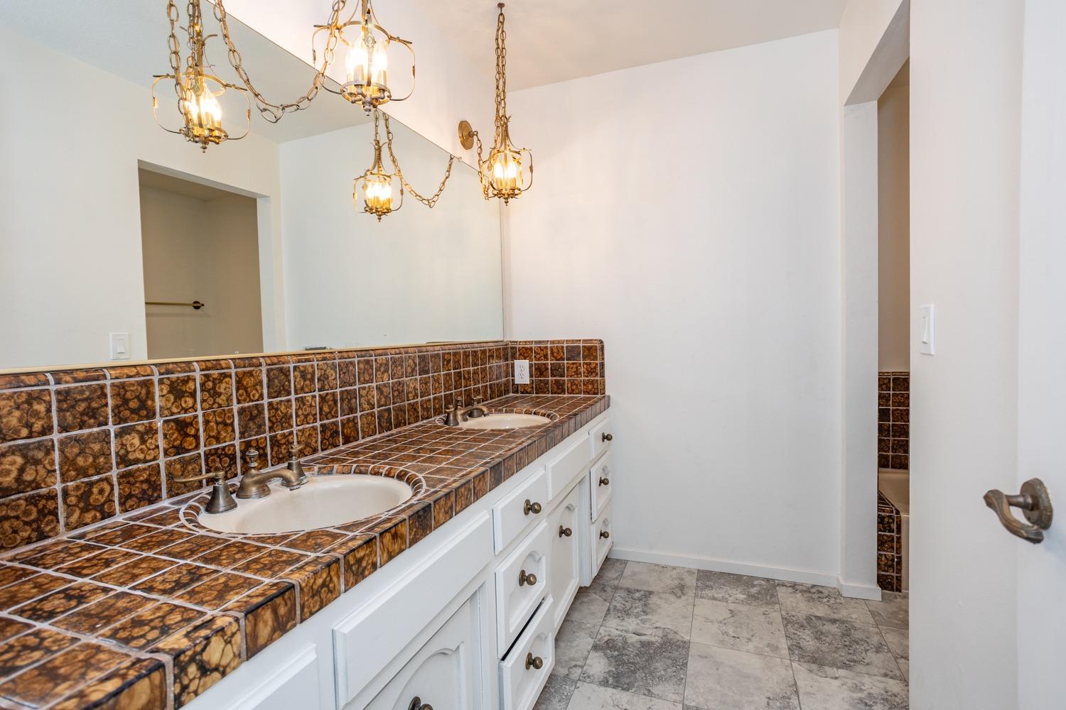 Detail Gallery Image 23 of 40 For 8711 Shoemake Ave, Modesto,  CA 95358 - 4 Beds | 4 Baths