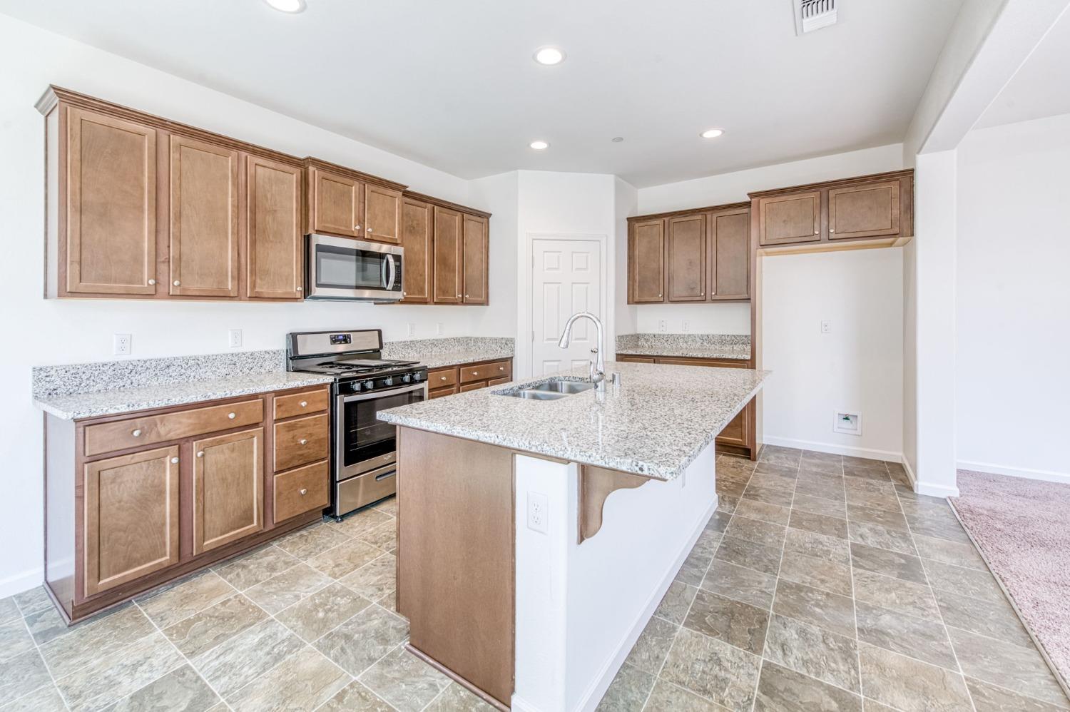Detail Gallery Image 14 of 47 For 2785 N Schneider Ave, Fresno,  CA 93737 - 4 Beds | 3 Baths
