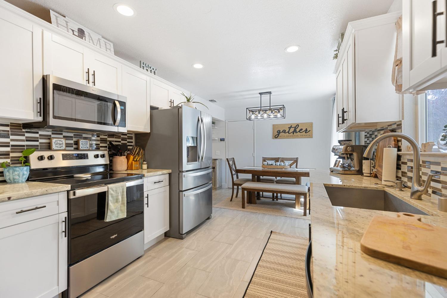 Detail Gallery Image 11 of 42 For 5224 North Ave, Carmichael,  CA 95608 - 3 Beds | 2 Baths
