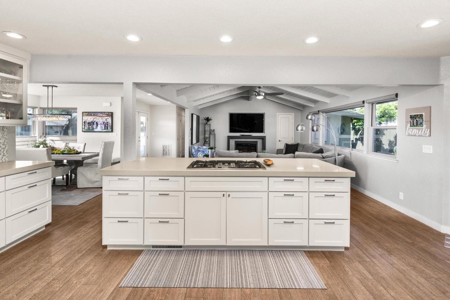 Detail Gallery Image 27 of 65 For 23271 S Pebble Beach Ln, Ripon,  CA 95366 - 3 Beds | 3 Baths