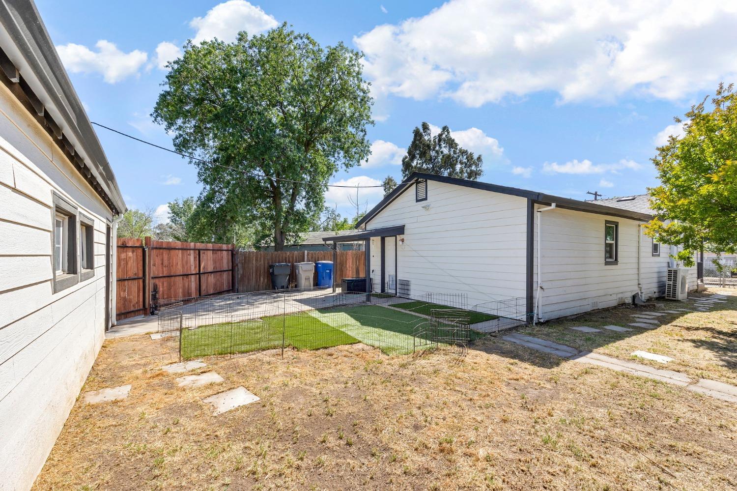 Detail Gallery Image 28 of 31 For 2604 Fairfield St, Sacramento,  CA 95815 - 2 Beds | 1 Baths