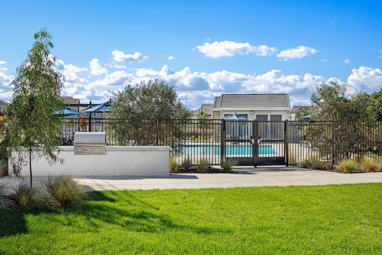 Detail Gallery Image 8 of 8 For 2610 Night Bloom Way, Lathrop,  CA 95330 - 3 Beds | 2/1 Baths