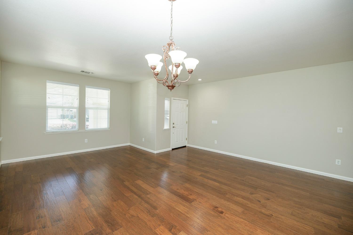 Detail Gallery Image 10 of 53 For 1466 Grand Oak Way, Oakdale,  CA 95361 - 5 Beds | 3 Baths