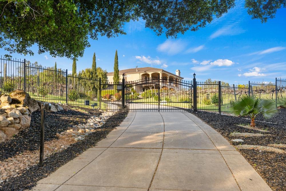 Detail Gallery Image 3 of 65 For 7543 Old Pear Hill Ln, Penryn,  CA 95663 - 5 Beds | 4/2 Baths