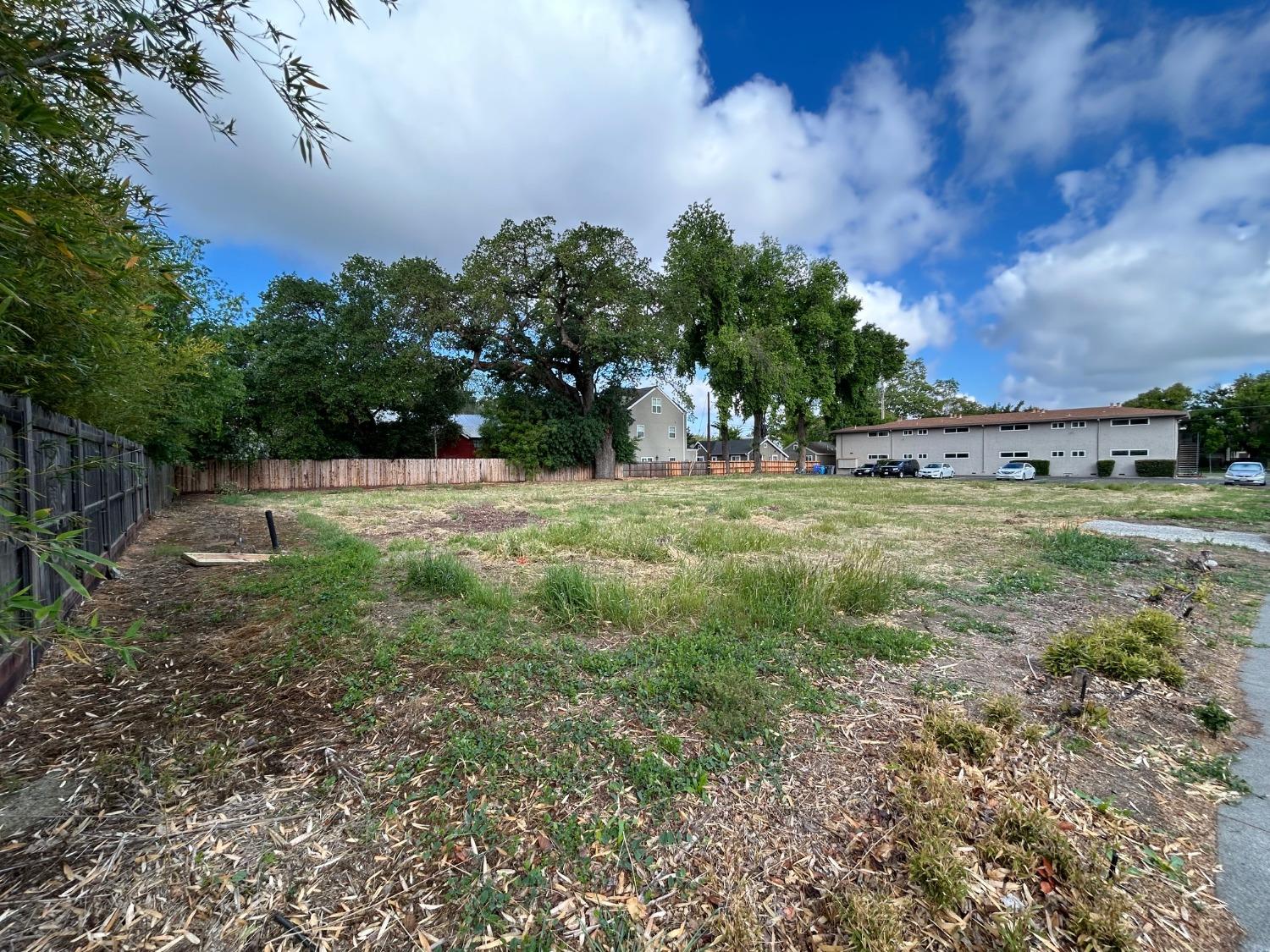 Detail Gallery Image 3 of 5 For 717 D St, Davis,  CA 95616 - – Beds | – Baths