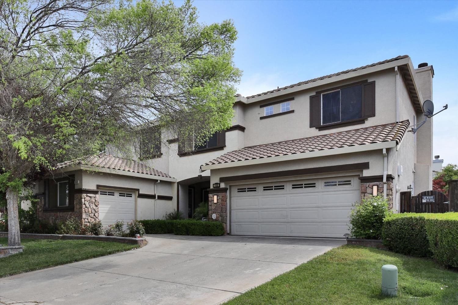 Detail Gallery Image 1 of 65 For 9500 Chicory Field Way, Elk Grove,  CA 95624 - 5 Beds | 4 Baths