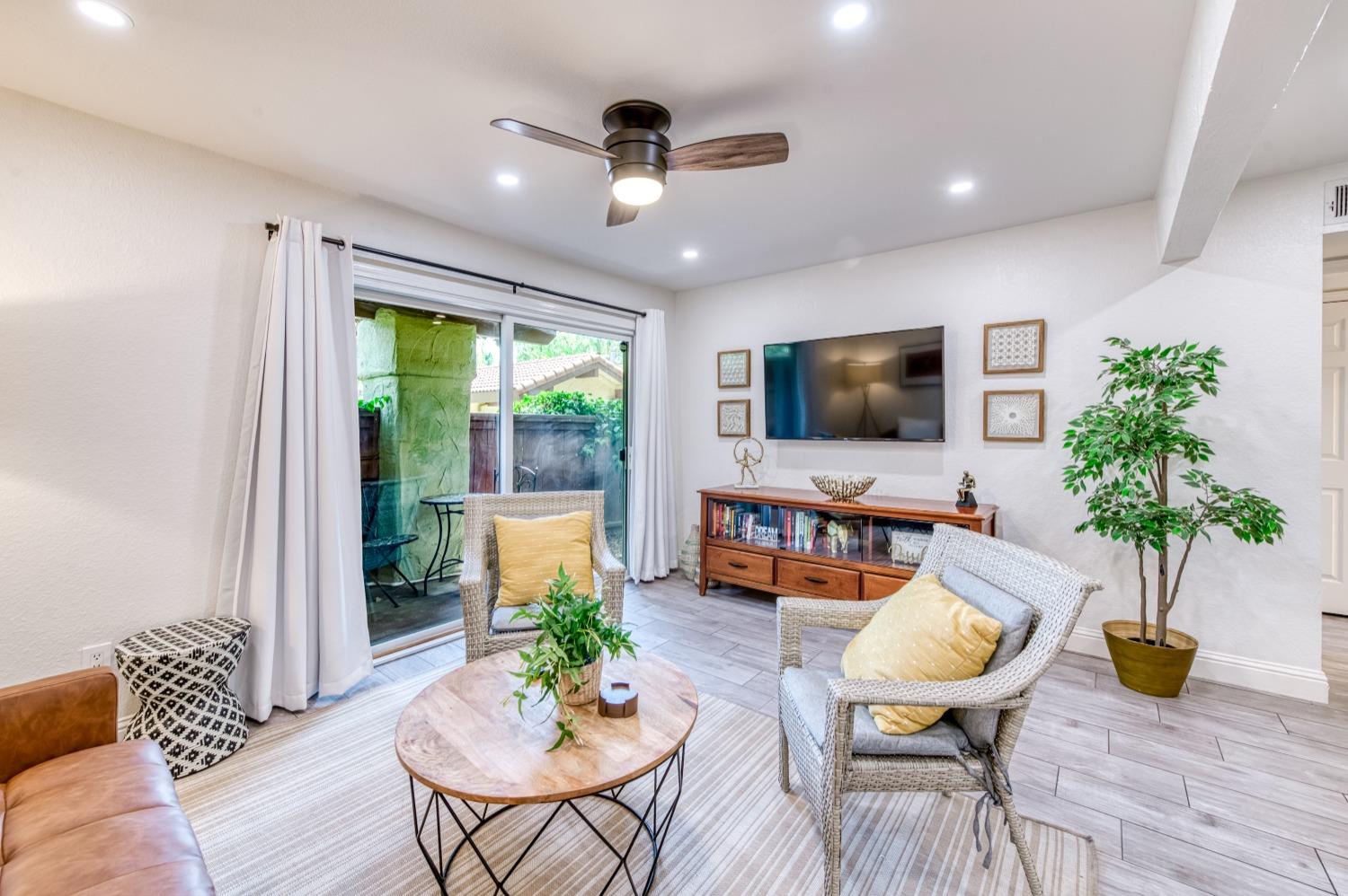 Detail Gallery Image 12 of 25 For 2881 Huntington Blvd #116,  Fresno,  CA 93721 - 1 Beds | 1 Baths