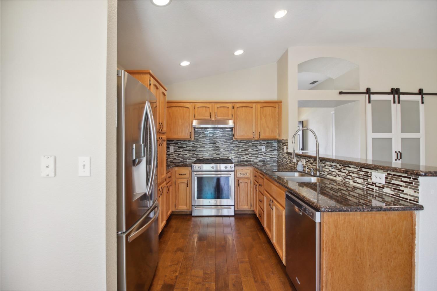 Detail Gallery Image 14 of 57 For 10092 Teddington Way, Elk Grove,  CA 95624 - 3 Beds | 2 Baths