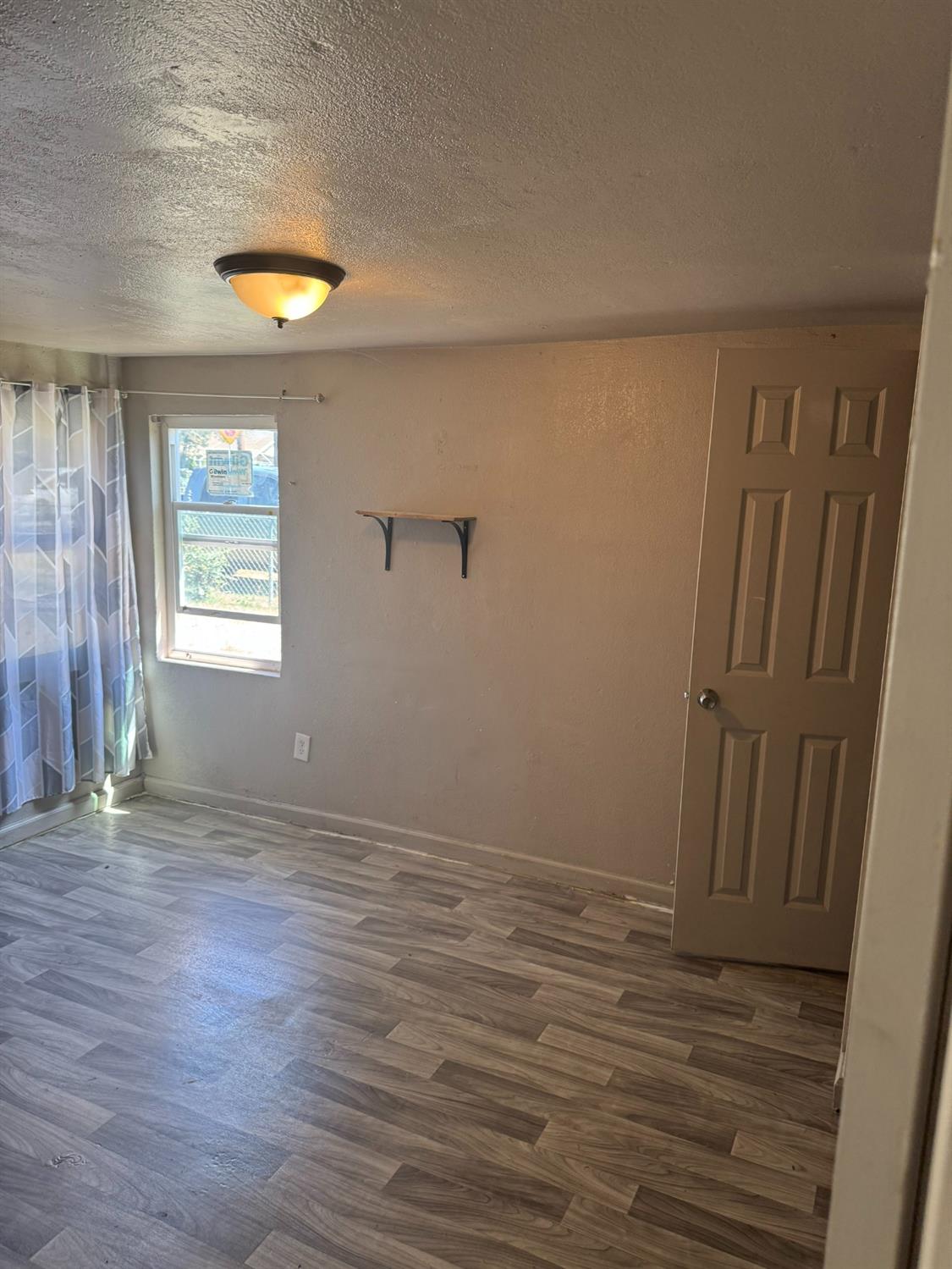 Detail Gallery Image 4 of 11 For 423 Empire Ave, Modesto,  CA 95354 - 3 Beds | 1 Baths