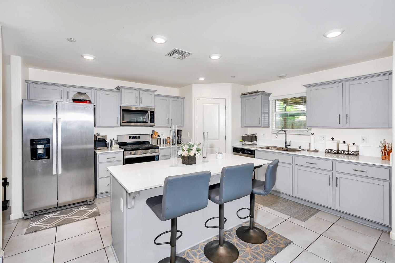Detail Gallery Image 25 of 57 For 756 Heitz Way, Merced,  CA 95348 - 5 Beds | 3 Baths