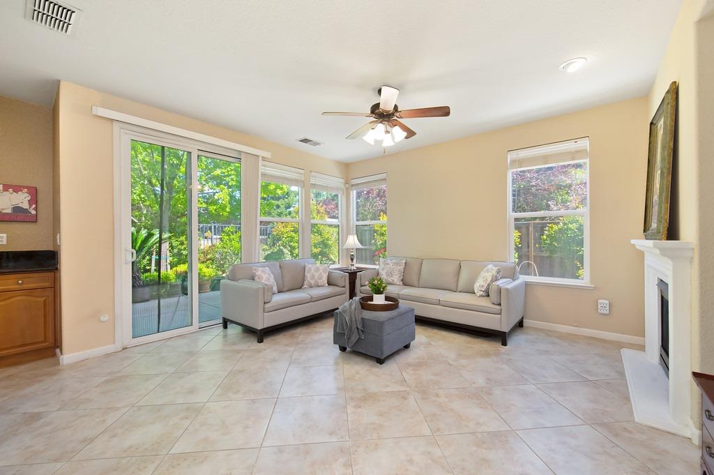 Detail Gallery Image 19 of 49 For 3532 Nouveau Way, Rancho Cordova,  CA 95670 - 4 Beds | 3 Baths