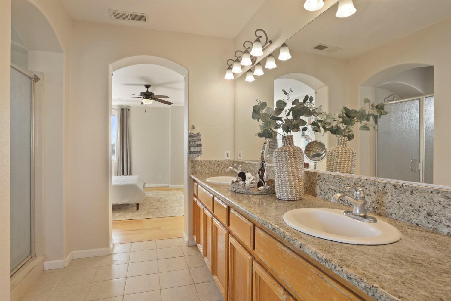 Detail Gallery Image 35 of 65 For 9572 Crystal Water Way, Elk Grove,  CA 95624 - 6 Beds | 4/1 Baths