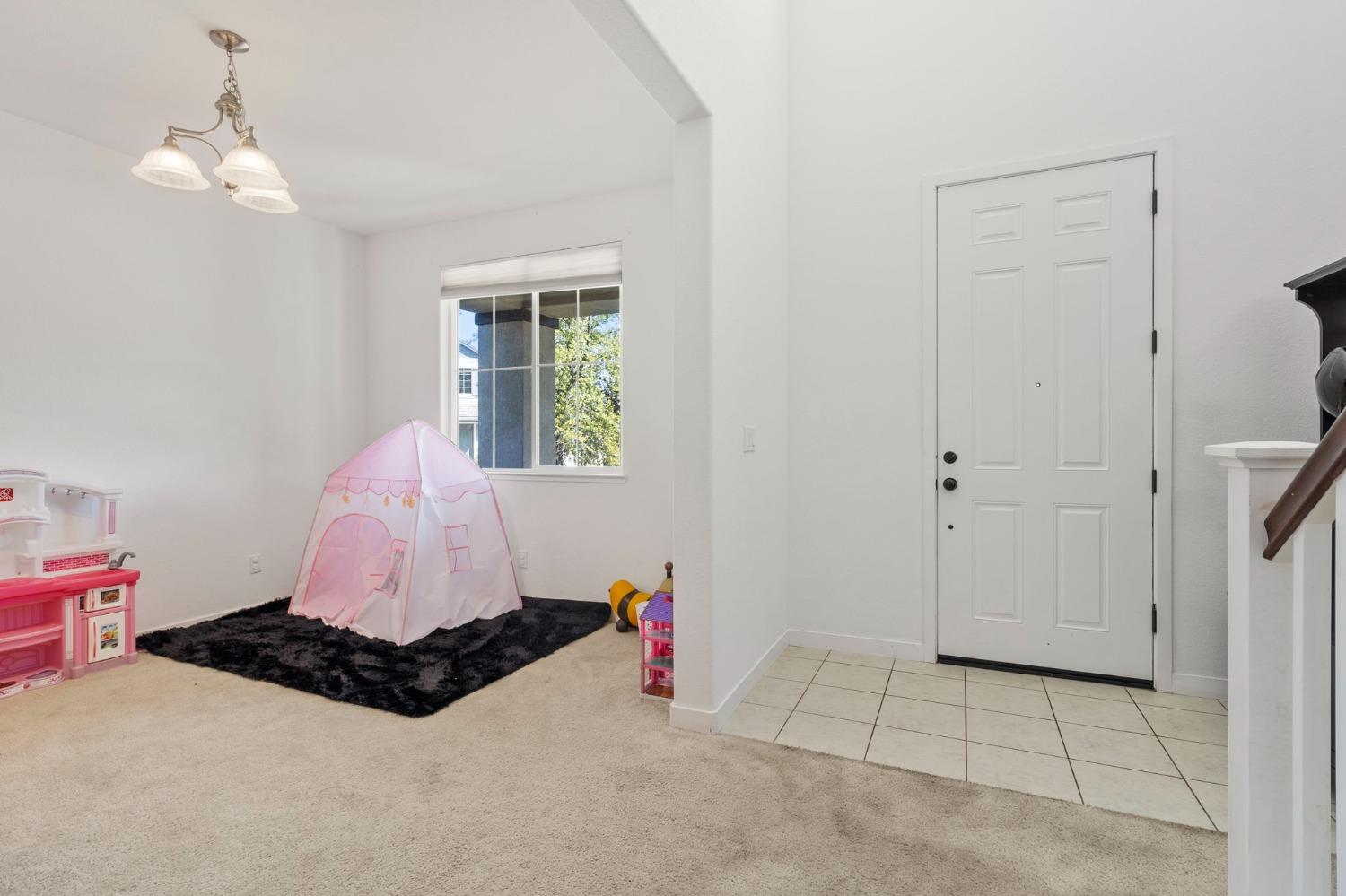 Detail Gallery Image 4 of 29 For 20744 Fairway Dr, Patterson,  CA 95363 - 5 Beds | 3/1 Baths