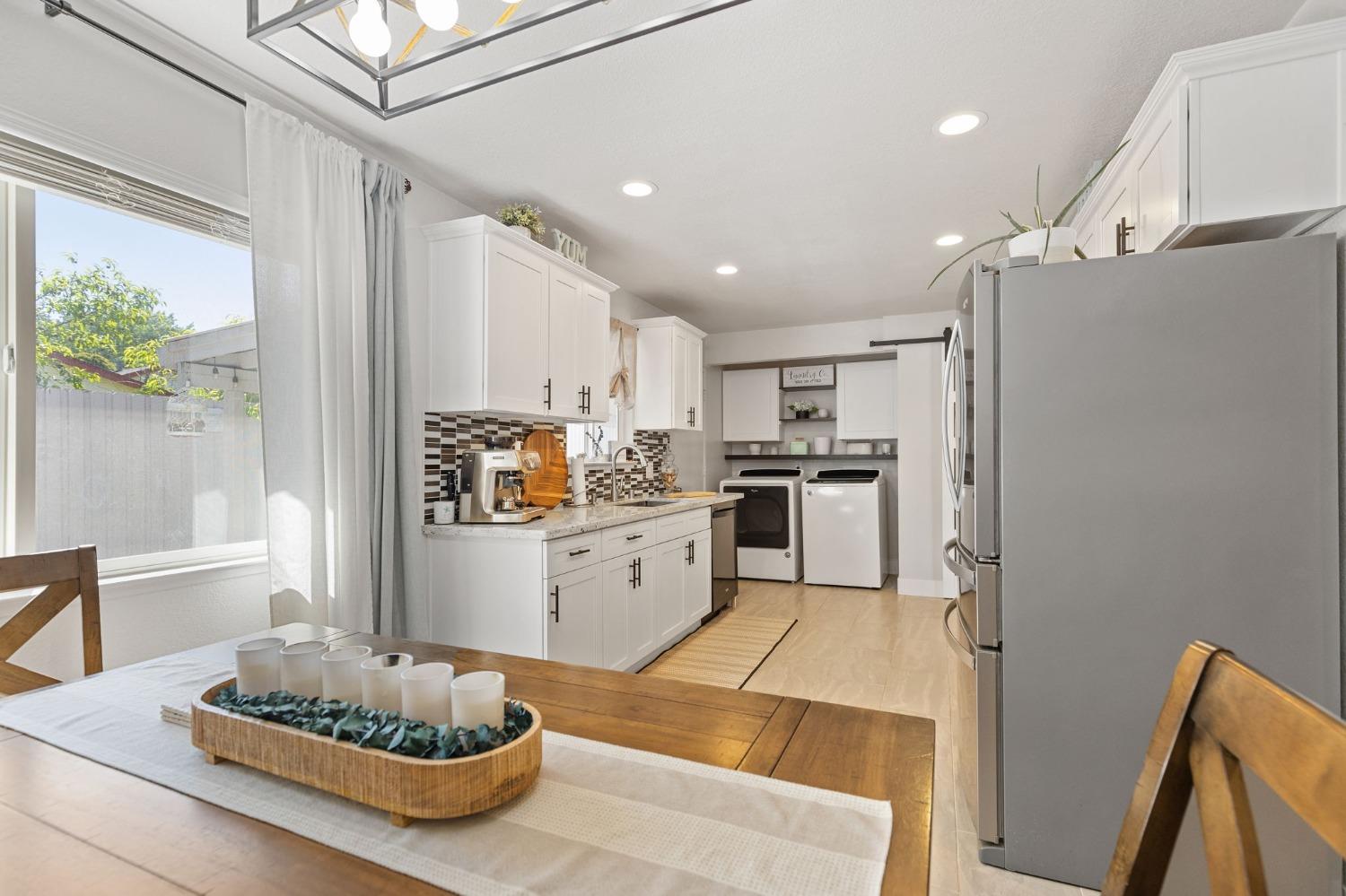 Detail Gallery Image 14 of 42 For 5224 North Ave, Carmichael,  CA 95608 - 3 Beds | 2 Baths