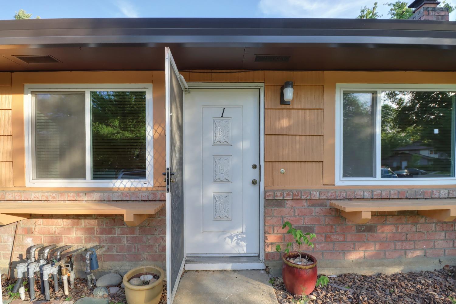 Detail Gallery Image 4 of 22 For 1914 El Paso Ave #1,  Davis,  CA 95618 - 2 Beds | 1 Baths