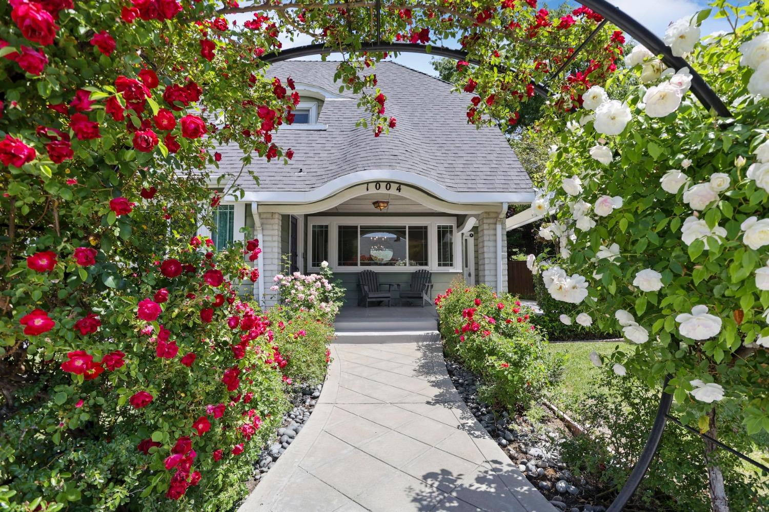 Detail Gallery Image 1 of 60 For 1004 N Stockton St, Stockton,  CA 95203 - 4 Beds | 3 Baths