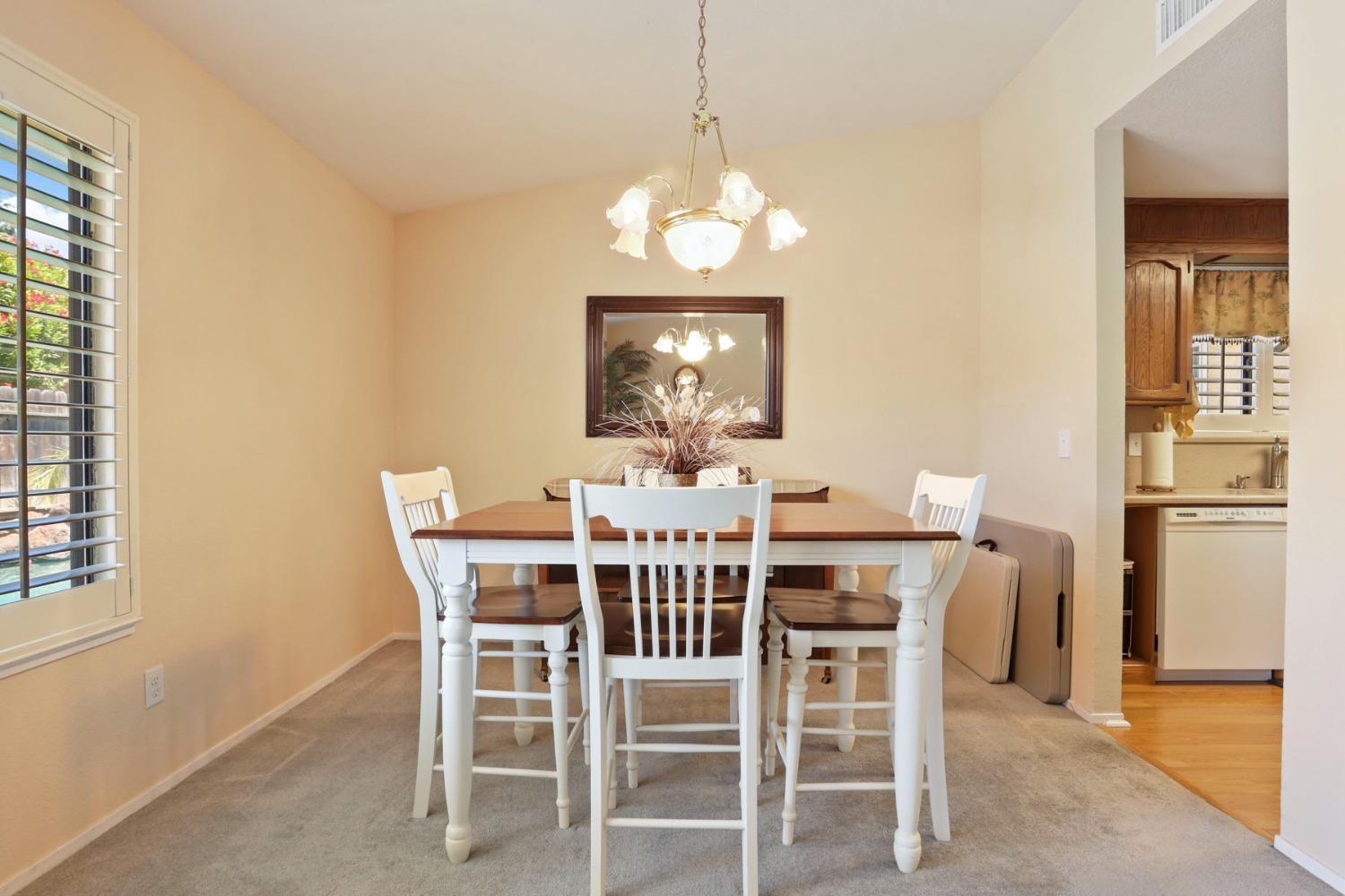 Detail Gallery Image 12 of 62 For 2909 Estate Dr, Stockton,  CA 95209 - 4 Beds | 2 Baths