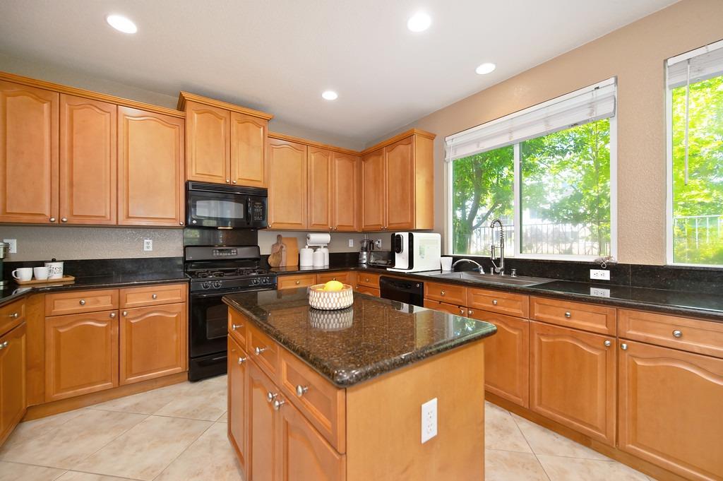 Detail Gallery Image 15 of 49 For 3532 Nouveau Way, Rancho Cordova,  CA 95670 - 4 Beds | 3 Baths