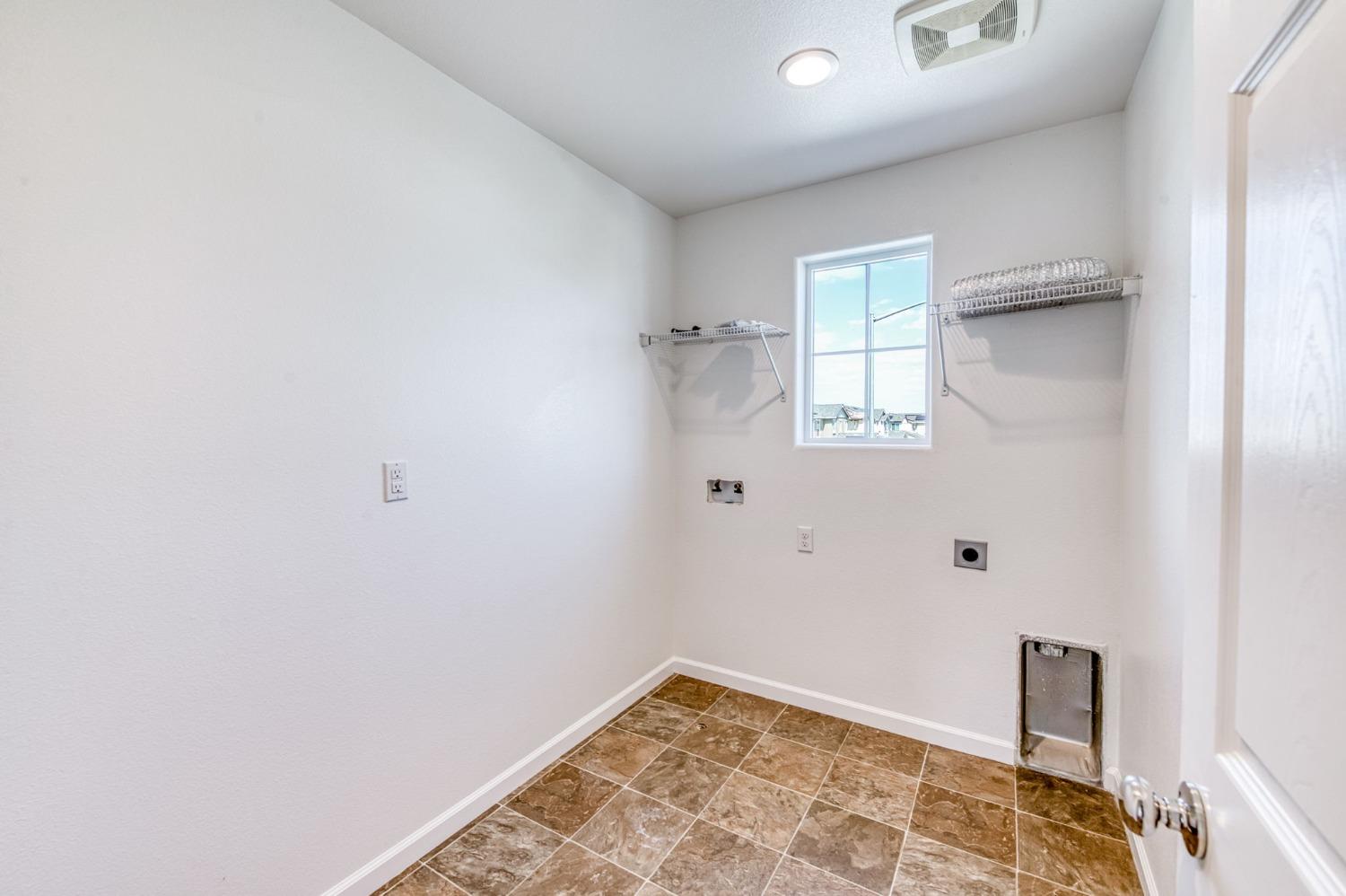 Detail Gallery Image 32 of 47 For 2785 N Schneider Ave, Fresno,  CA 93737 - 4 Beds | 3 Baths