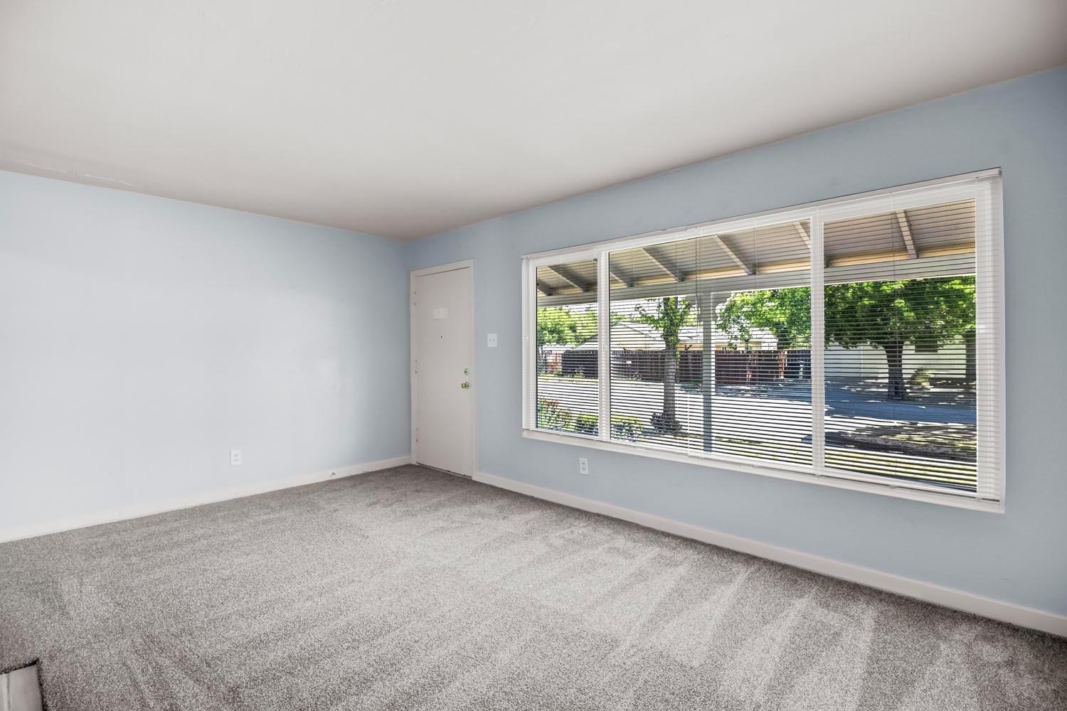 Detail Gallery Image 5 of 44 For 5720 Ortega St, Sacramento,  CA 95824 - 3 Beds | 2 Baths