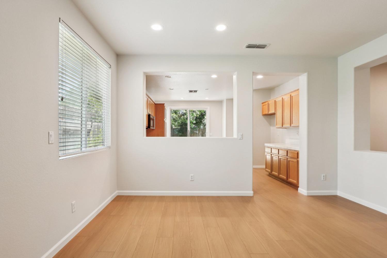 Detail Gallery Image 4 of 43 For 1707 Danbrook Dr, Sacramento,  CA 95835 - 3 Beds | 2 Baths