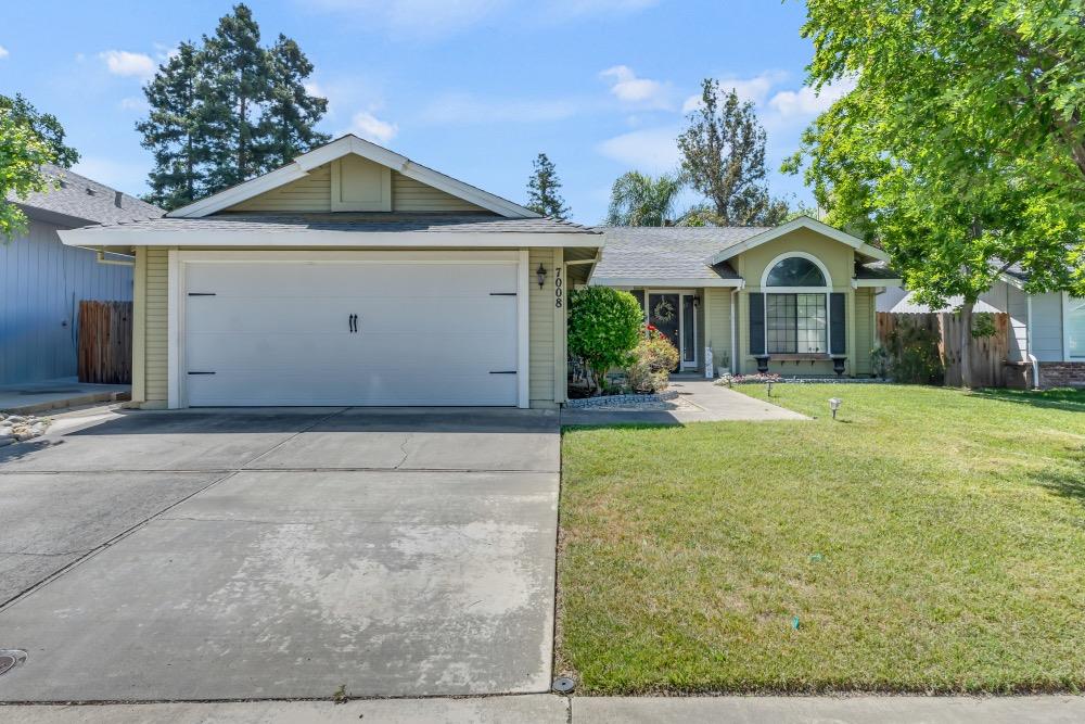 Detail Gallery Image 1 of 46 For 7008 Fall Way, Elk Grove,  CA 95758 - 3 Beds | 2 Baths