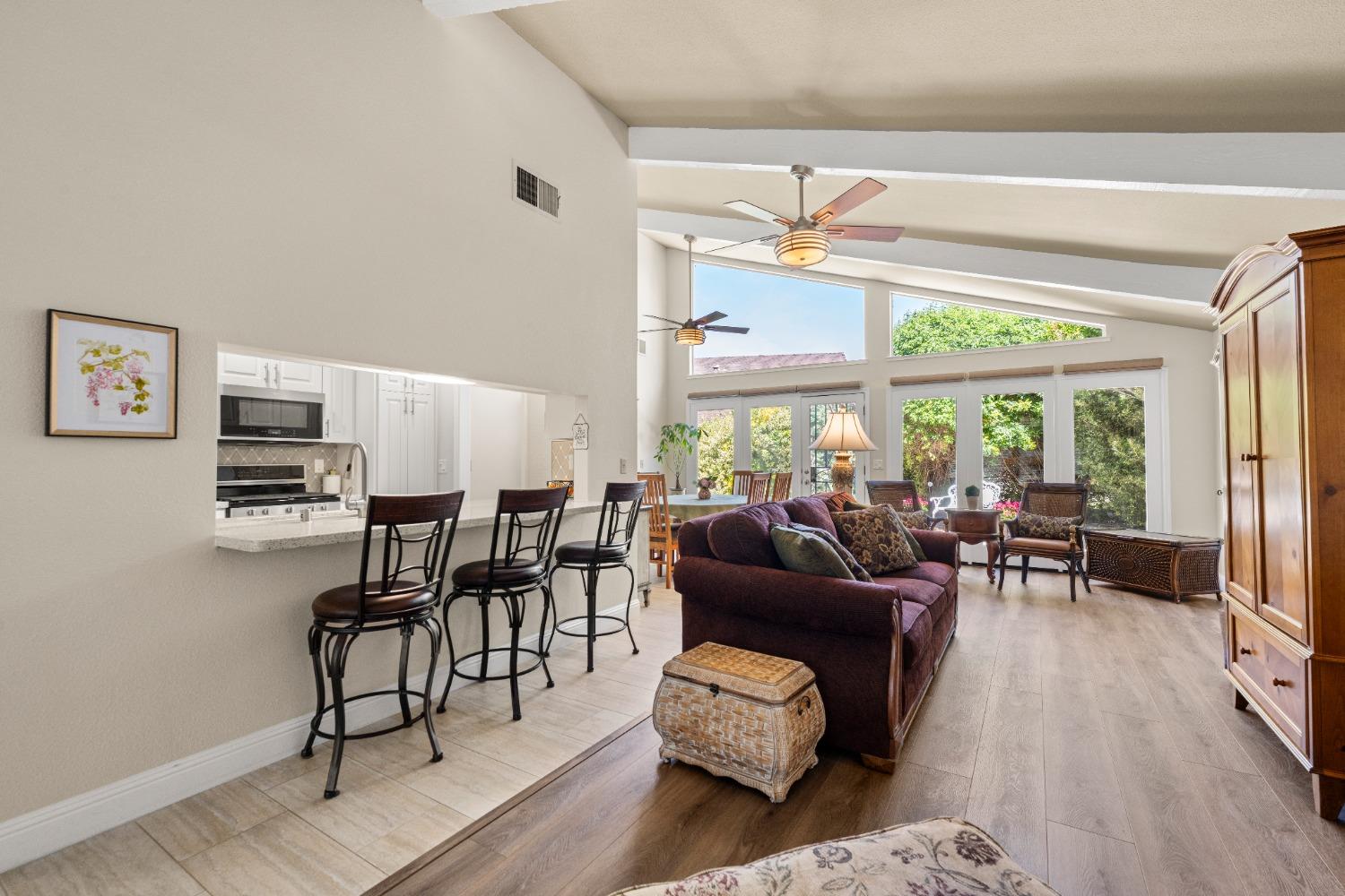 Detail Gallery Image 14 of 54 For 2659 Argolis Way, Sacramento,  CA 95826 - 3 Beds | 2 Baths
