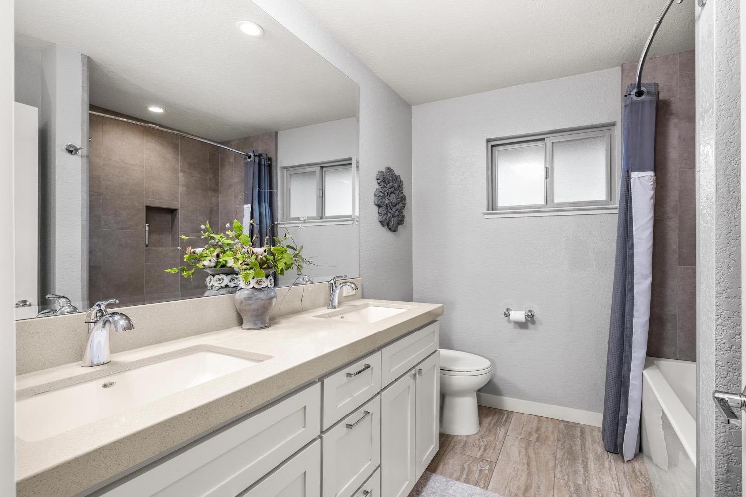 Detail Gallery Image 40 of 65 For 23271 S Pebble Beach Ln, Ripon,  CA 95366 - 3 Beds | 3 Baths