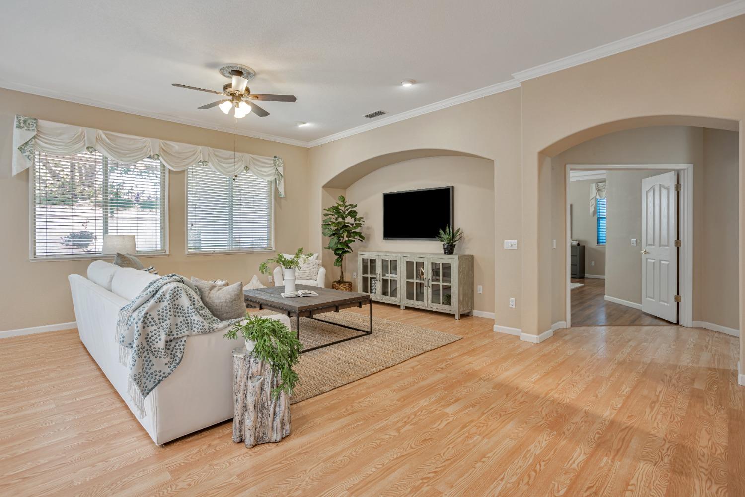 Detail Gallery Image 9 of 26 For 9505 Emerald Cove Ln, Elk Grove,  CA 95758 - 3 Beds | 2 Baths