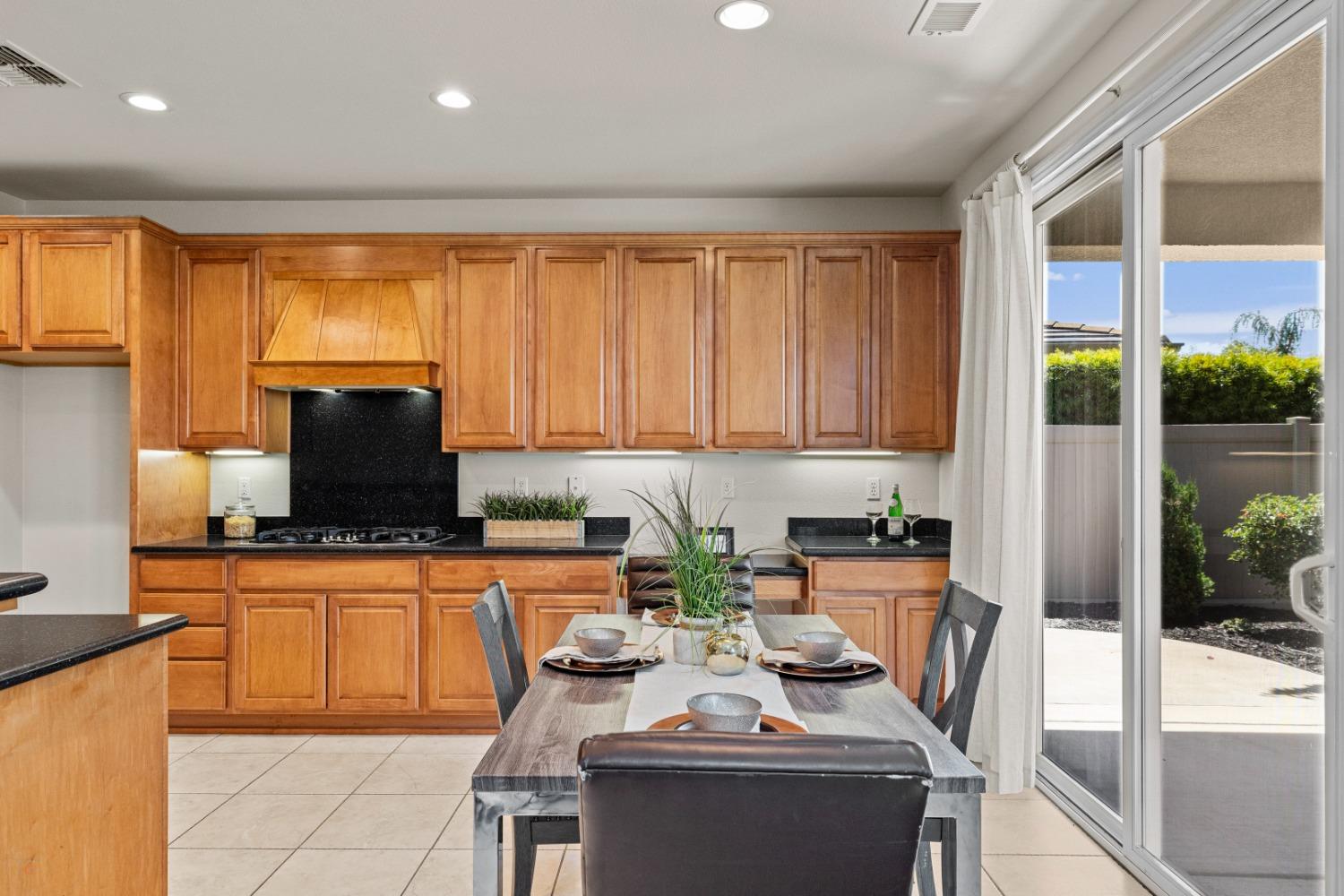 Detail Gallery Image 16 of 77 For 2387 Rose Briar Pl, Manteca,  CA 95336 - 2 Beds | 2 Baths