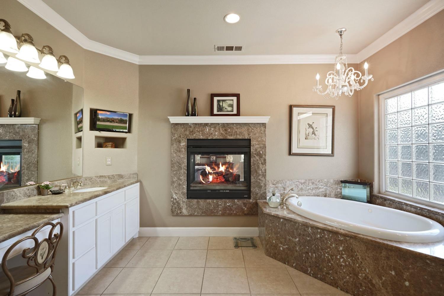 Detail Gallery Image 10 of 63 For 22947 N Samra Hayer Ln, Acampo,  CA 95220 - 4 Beds | 2/1 Baths
