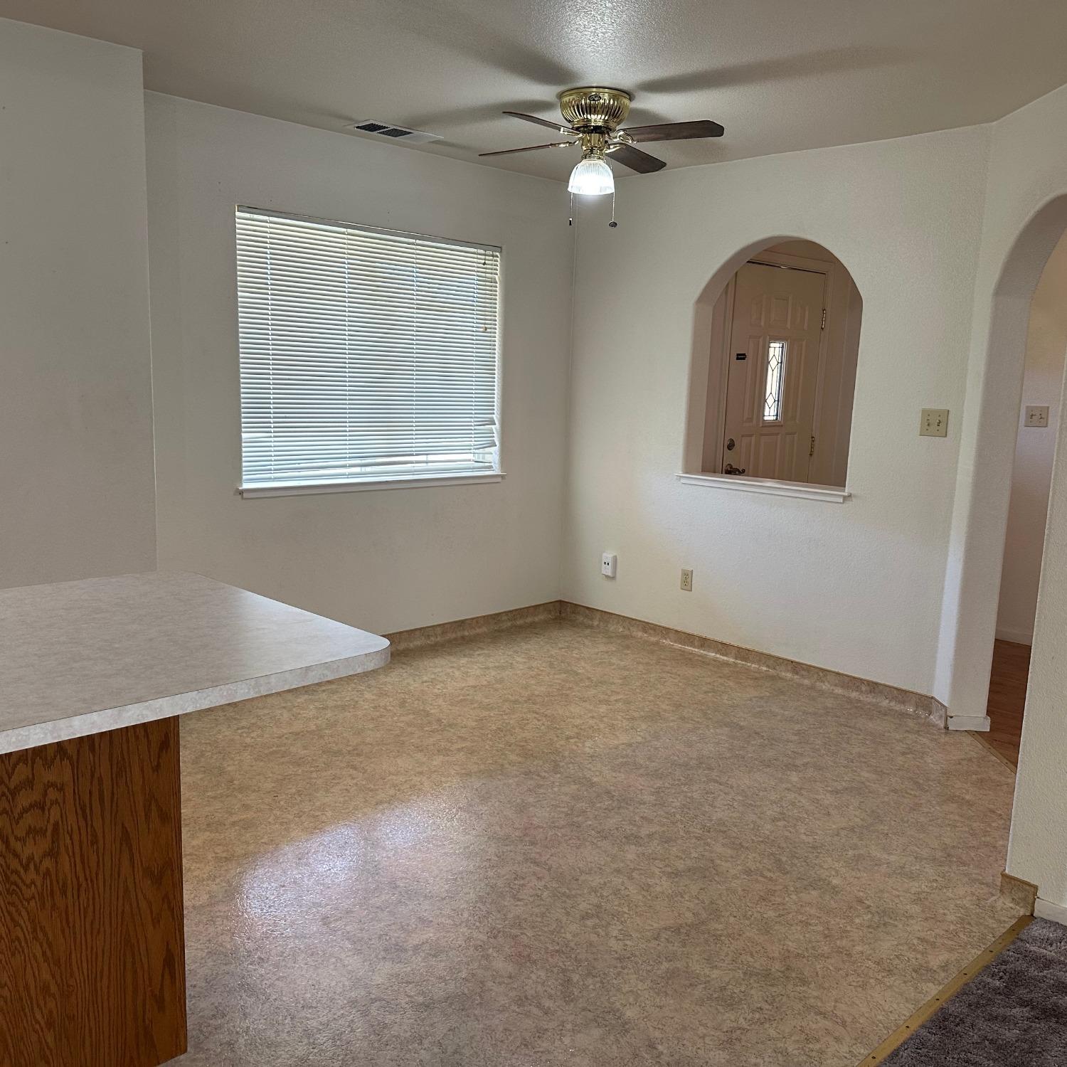 Detail Gallery Image 11 of 23 For 2316 Thaddeous Ct, Escalon,  CA 95320 - 3 Beds | 2/1 Baths