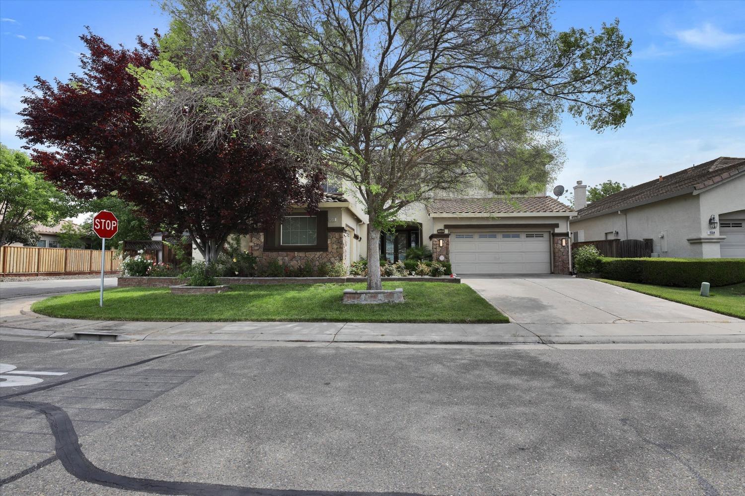 Detail Gallery Image 3 of 65 For 9500 Chicory Field Way, Elk Grove,  CA 95624 - 5 Beds | 4 Baths
