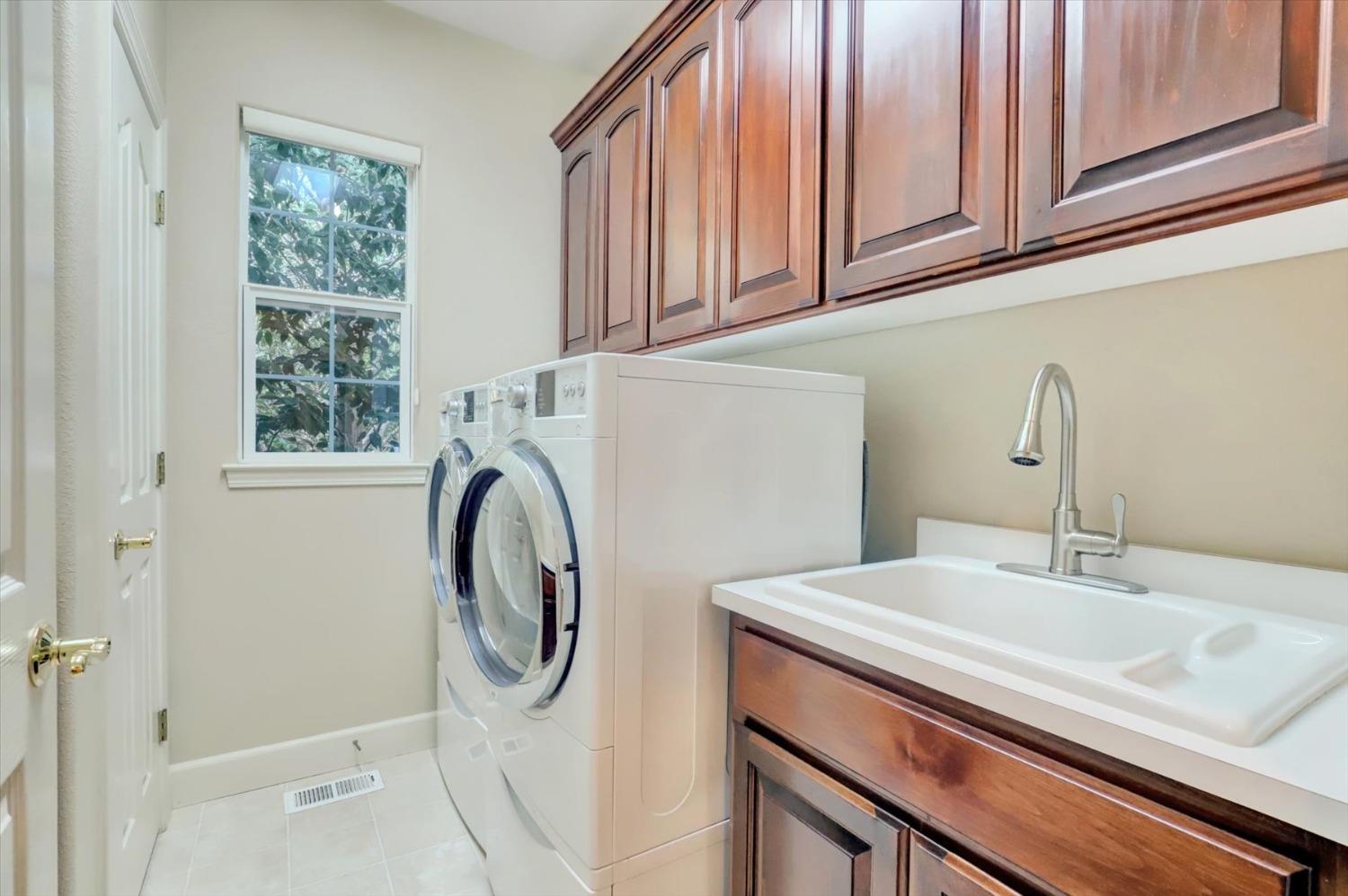 Detail Gallery Image 19 of 99 For 12857 Chatsworth Ln, Grass Valley,  CA 95945 - 4 Beds | 4/1 Baths