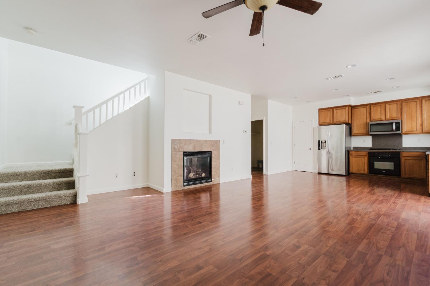 Detail Gallery Image 5 of 25 For 10931 Dutch Tulip Dr, Stockton,  CA 95209 - 4 Beds | 2/1 Baths