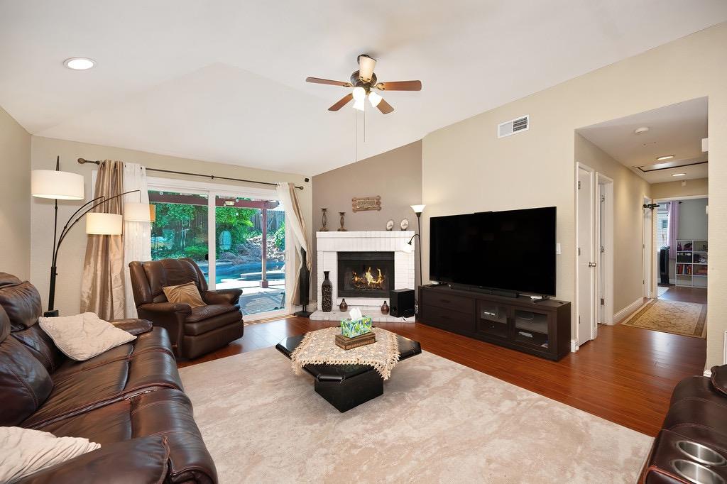Detail Gallery Image 10 of 33 For 3928 Little Rock Dr, Antelope,  CA 95843 - 3 Beds | 2 Baths