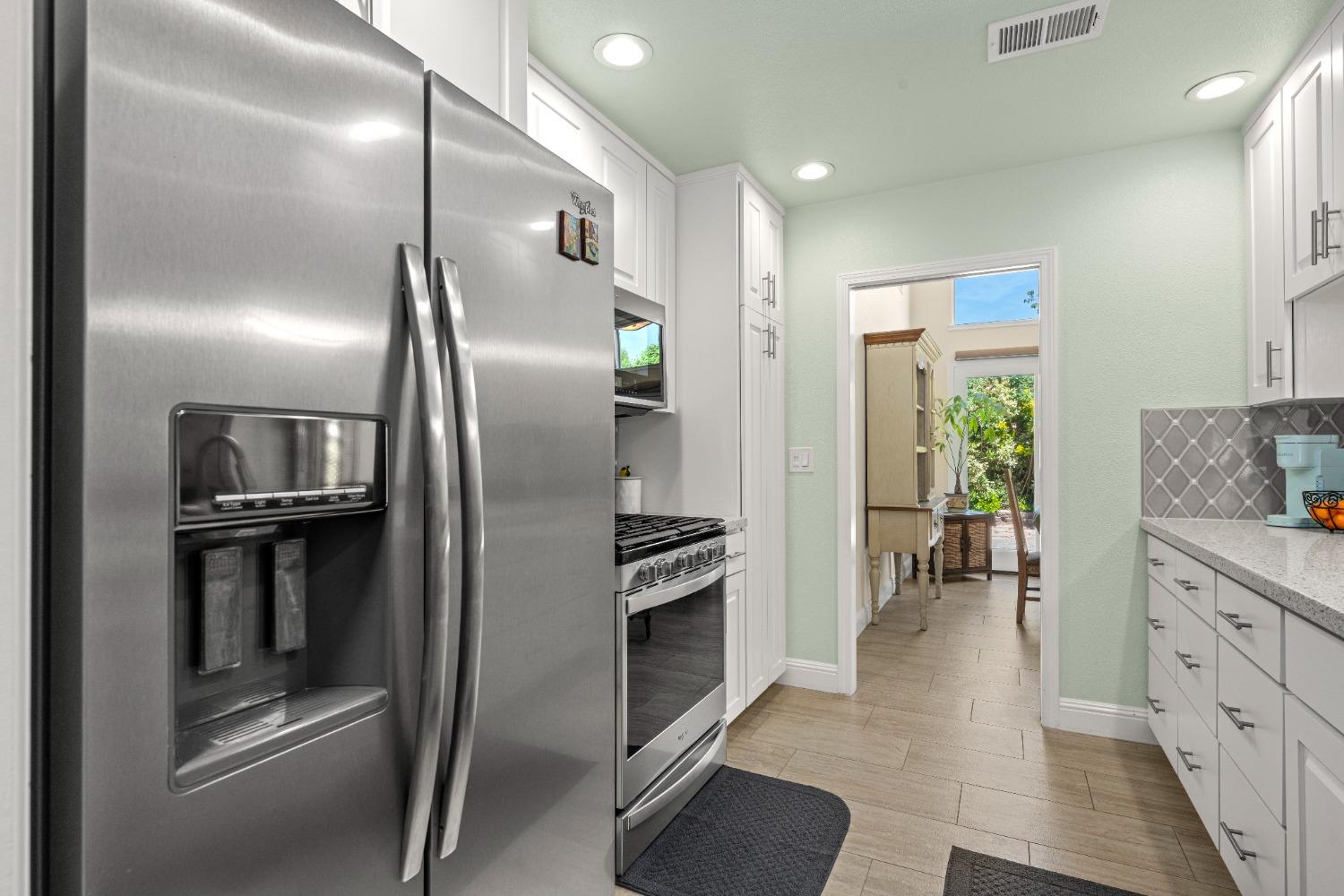 Detail Gallery Image 21 of 54 For 2659 Argolis Way, Sacramento,  CA 95826 - 3 Beds | 2 Baths